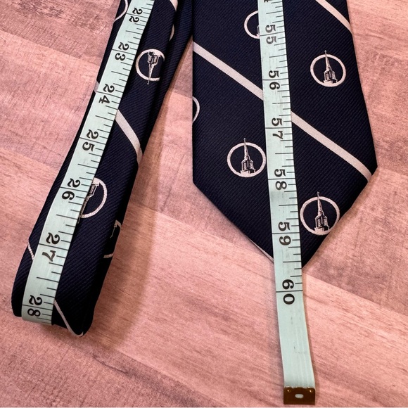 Rivetz of Boston dark blue whitish-silver silk and polyester blend neck tie. - Picture 5 of 9